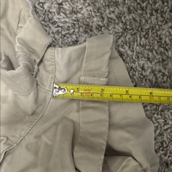 Abercrombie & Fitch Women's Tan Mini Cargo Shorts - Picture 7 of 7